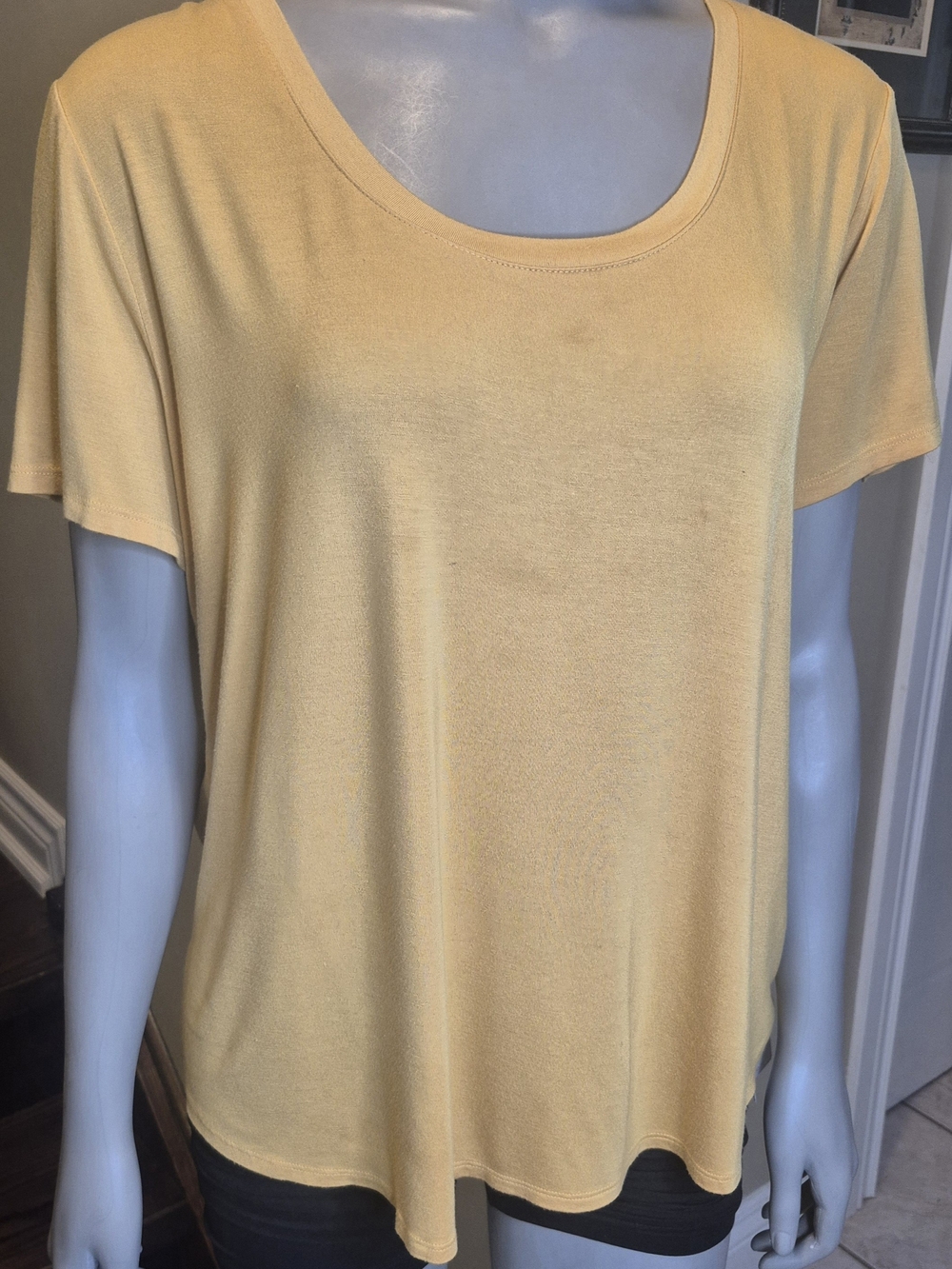 Denver Hayes Soft Yellow Scoop Neck Short Sleeve Top